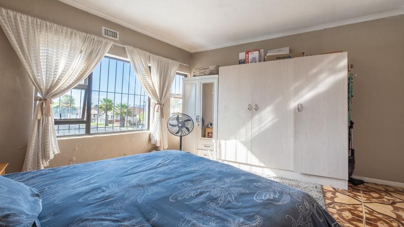 6 Bedroom Property for Sale in Kensington Western Cape